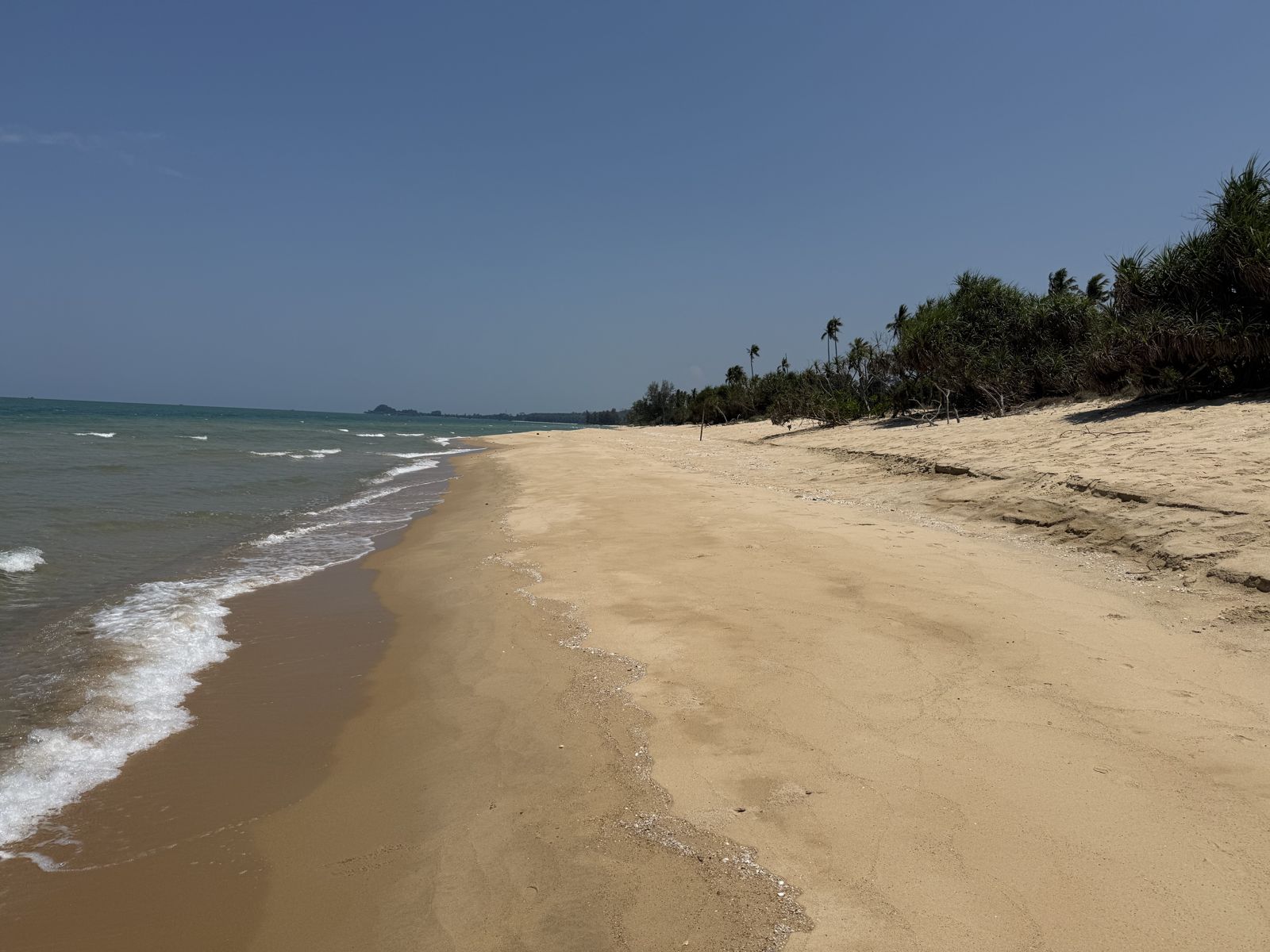 Sichon Beach site: Shoreline and surf