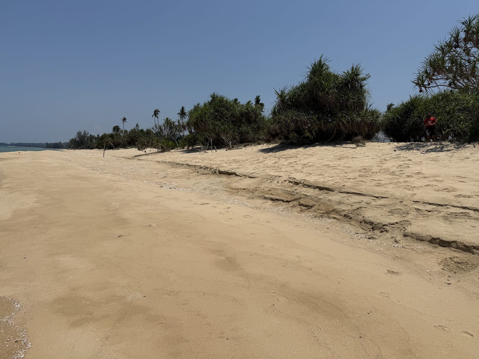 Wide expanse of beach at Sichon at midday